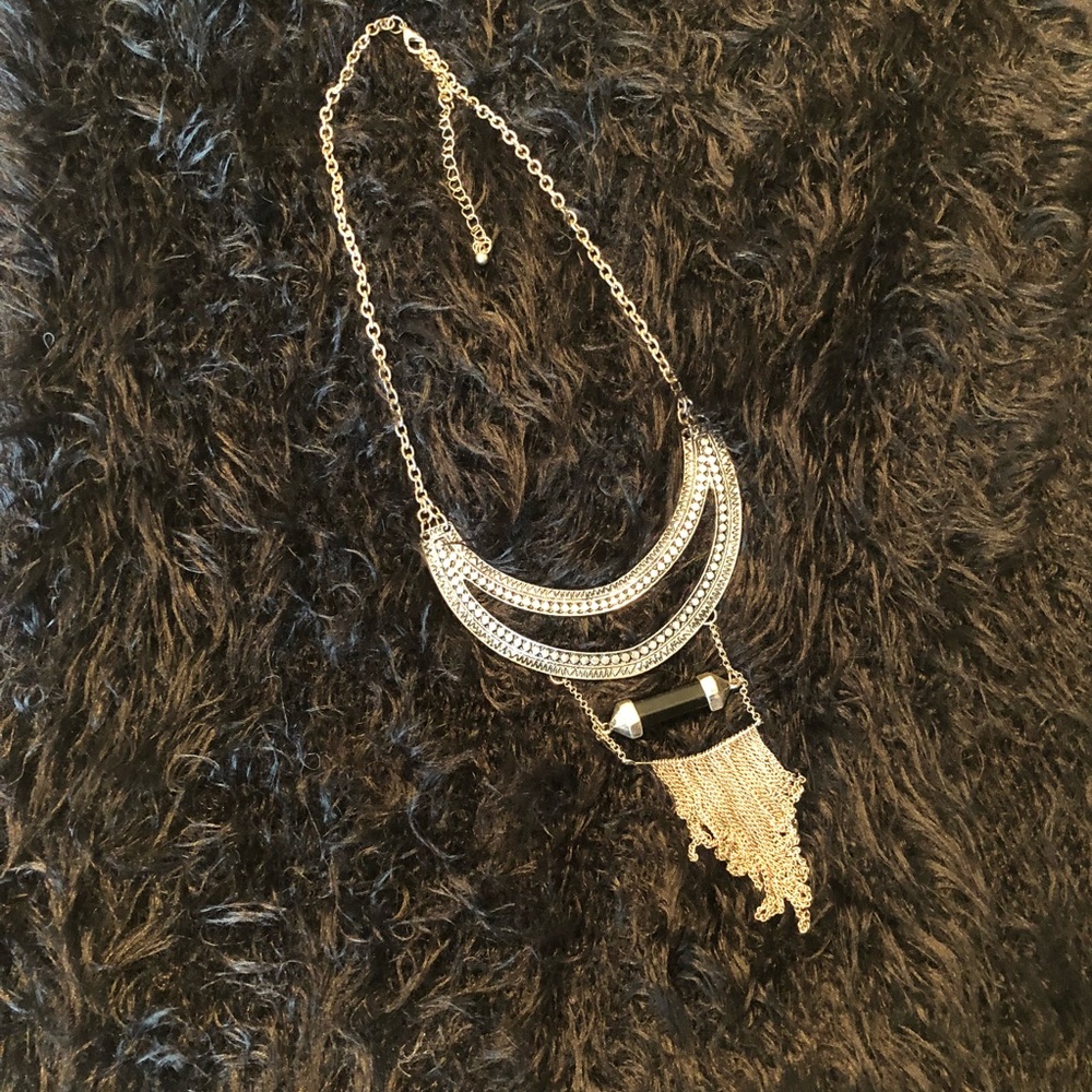 Absolutely gorgeous statement piece necklace
